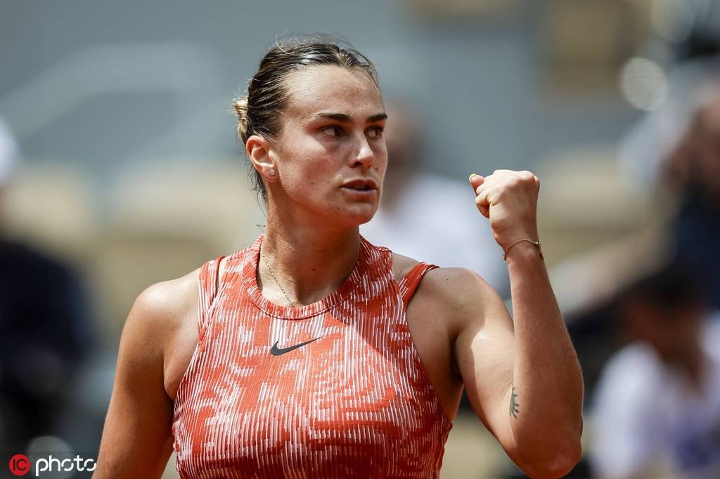 仅牵动着双 仅牵动着双