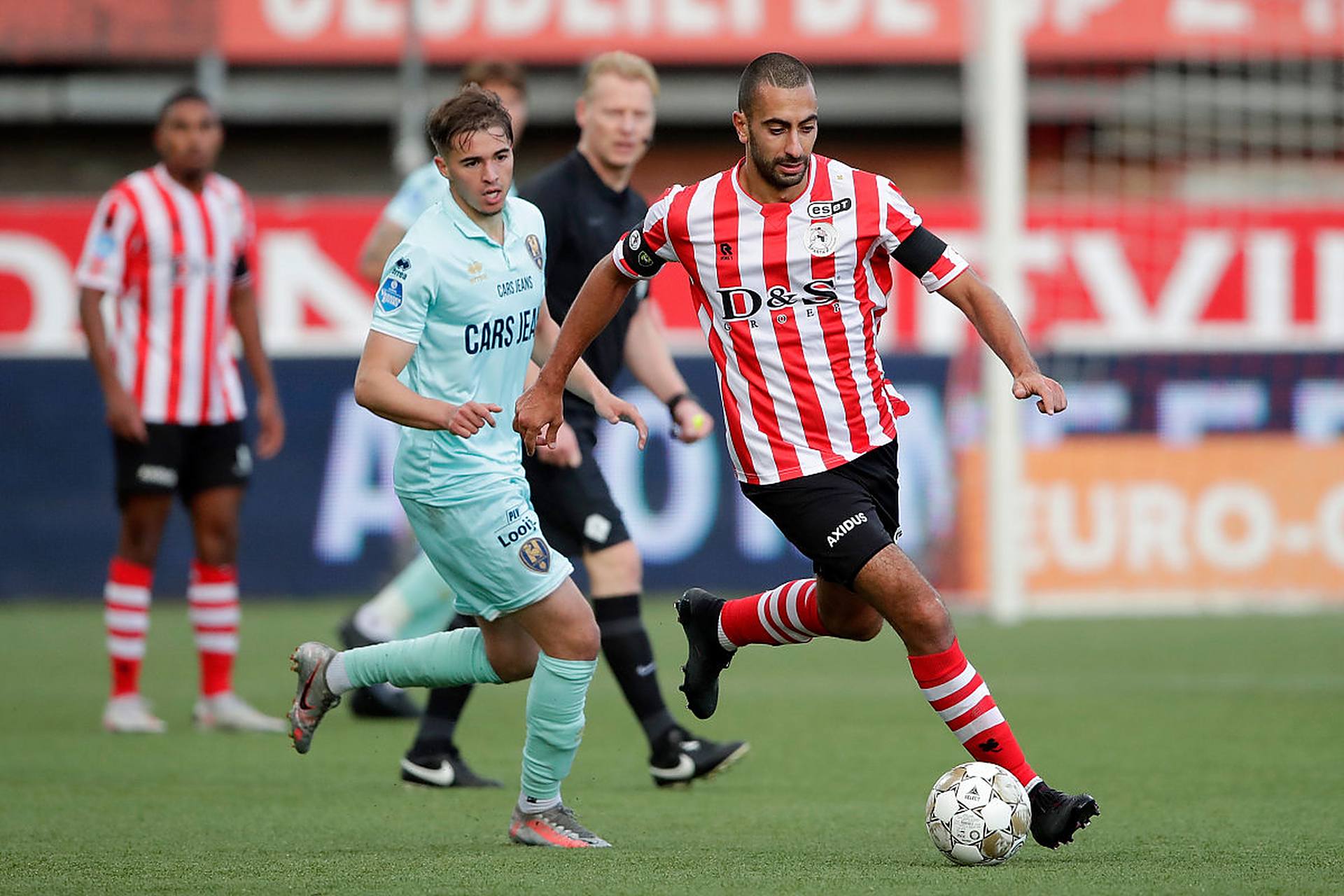 评判一场女 评判一场女