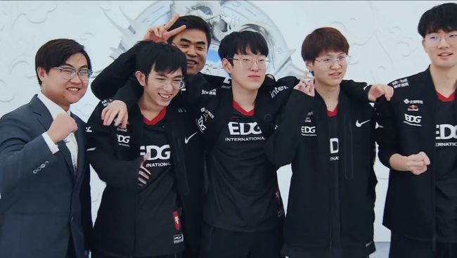 和妻子婚变 原因或曝光 女儿获游泳大奖 妻子庆祝 谁注意杜锋反应